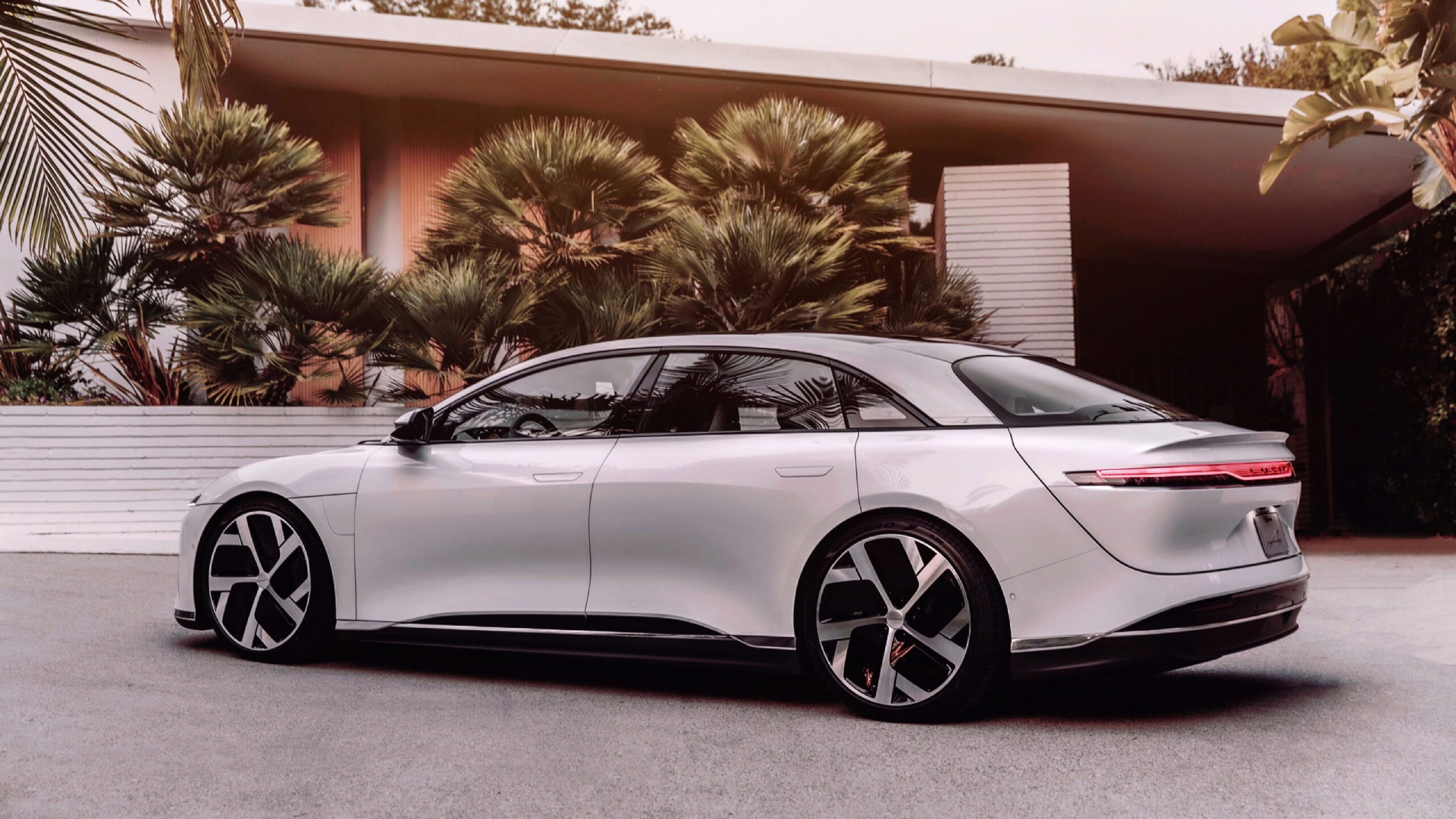 Lucid Air: Pushing the Boundaries of Electric Vehicle Industry